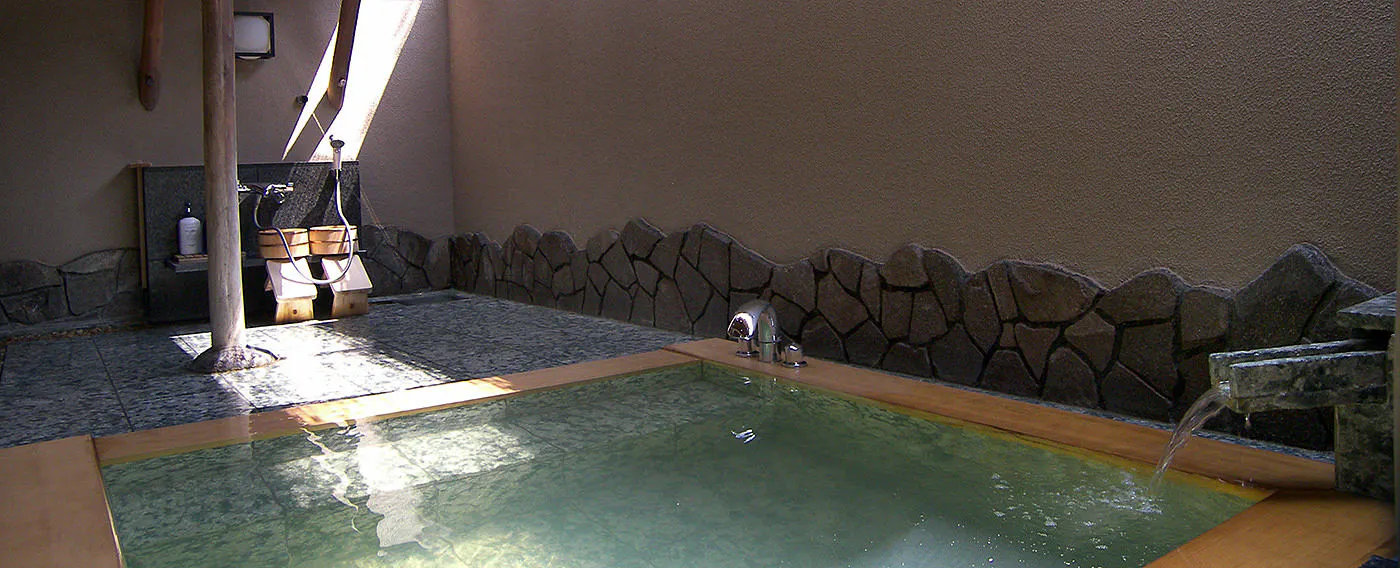 อ่างอาบน้ำกลางแจ้งส่วนตัว