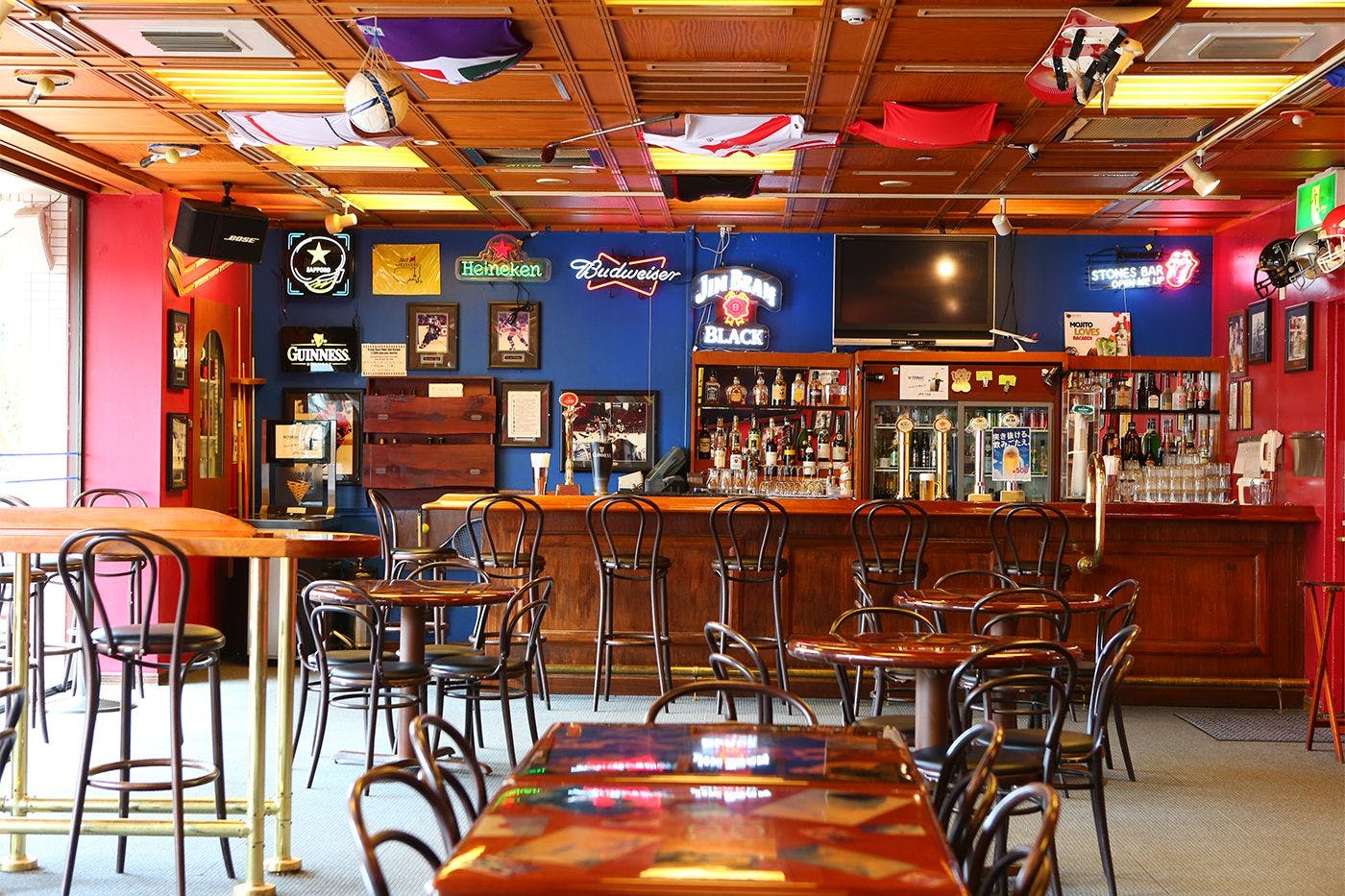 스포츠 바 "슈퍼스타즈"