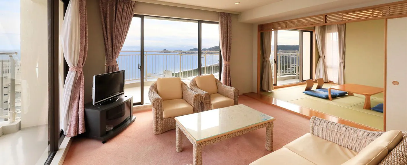 自慢の客室は全室オーシャンビュー&リビング付
