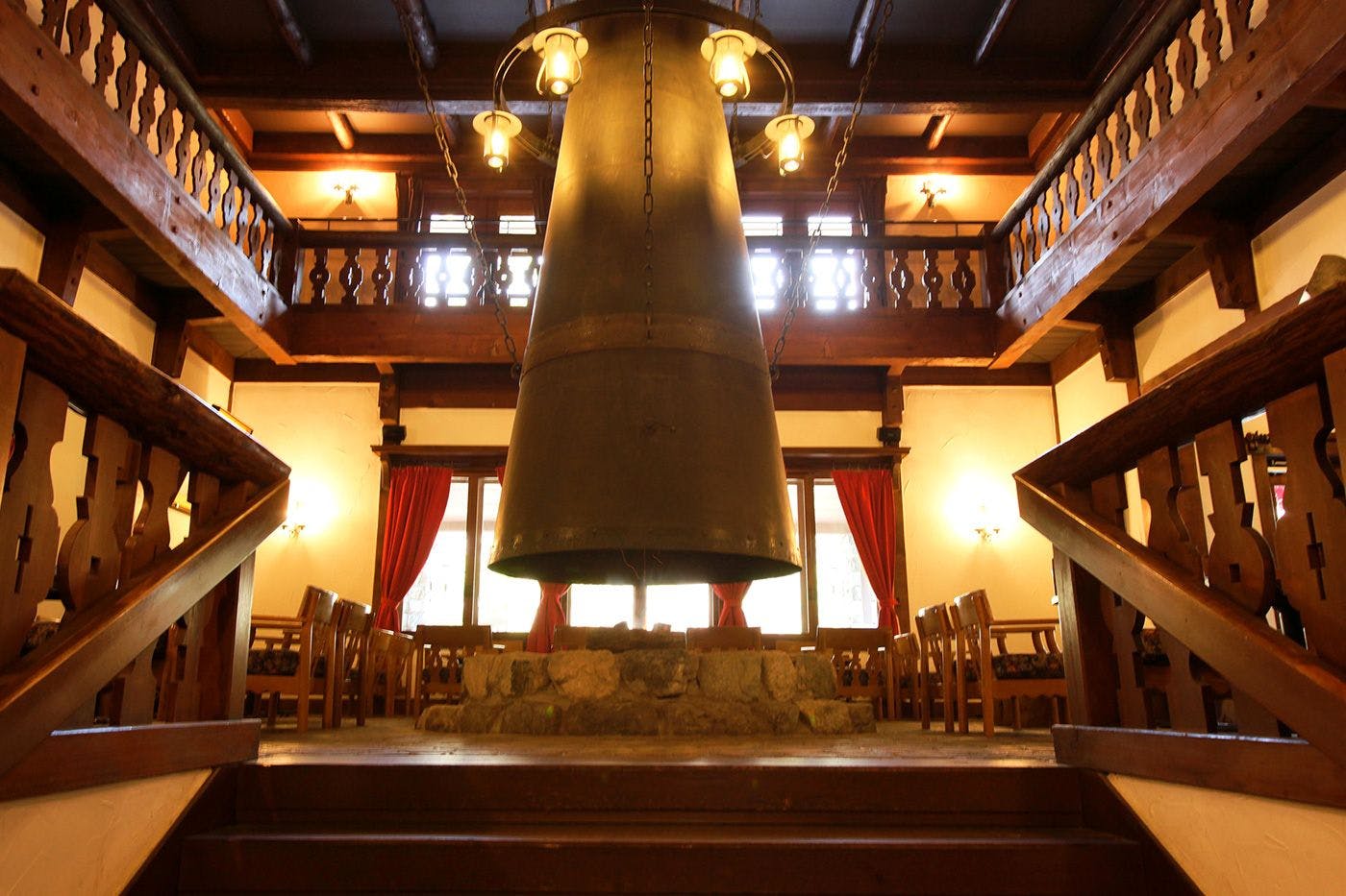 เตาผิงสัญลักษณ์ของโรงแรมอิมพีเรียลคามิโคจิ