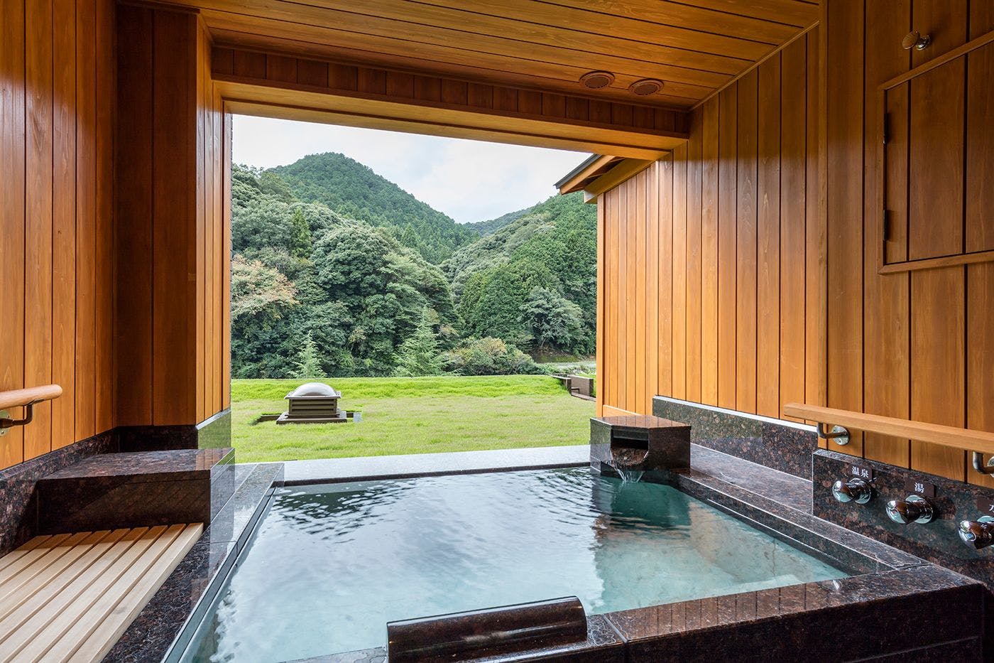 Private open-air bath