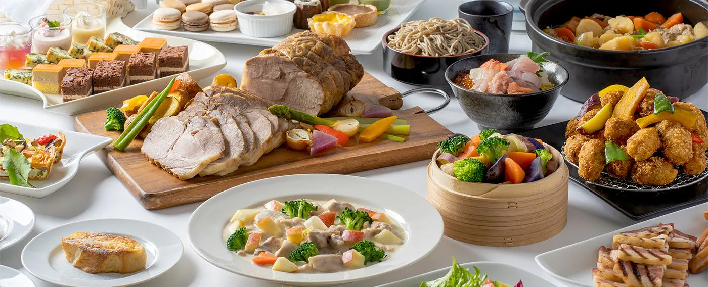 บุฟเฟ่ต์อาหารเช้า: ใช้ปลาสดตามฤดูกาลที่จับได้ในทะเลใกล้เคียงและผักจากฟาร์มพันธมิตรในท้องถิ่นอย่างเต็มที่