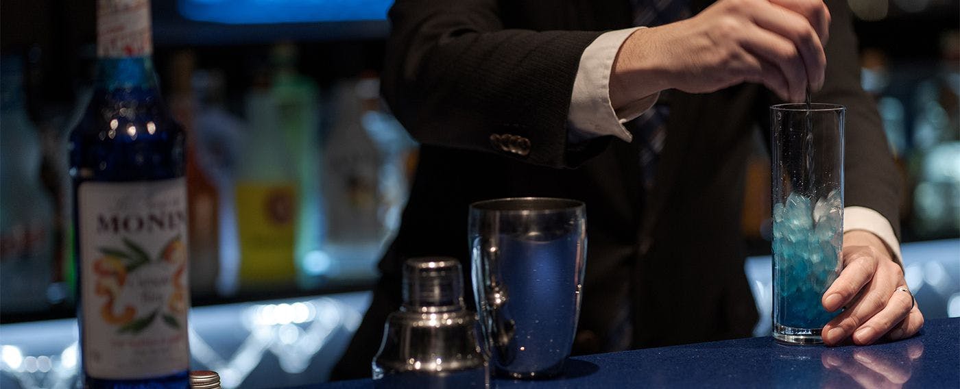 【บาร์วิวกลางคืน เอสเตลาโด】มีเครื่องดื่มหลากหลายตั้งแต่เหล้าชื่อดังระดับโลกไปจนถึงคราฟต์เบียร์