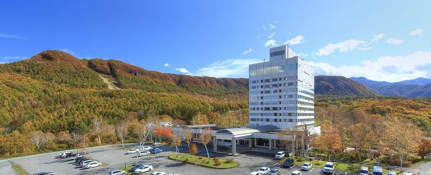 絕景！被秋季紅葉環繞的高原度假村