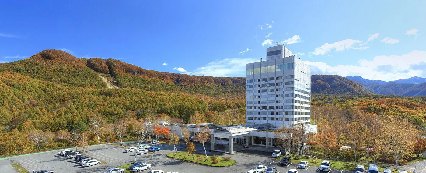 絕景!被秋季紅葉環繞的高原度假村