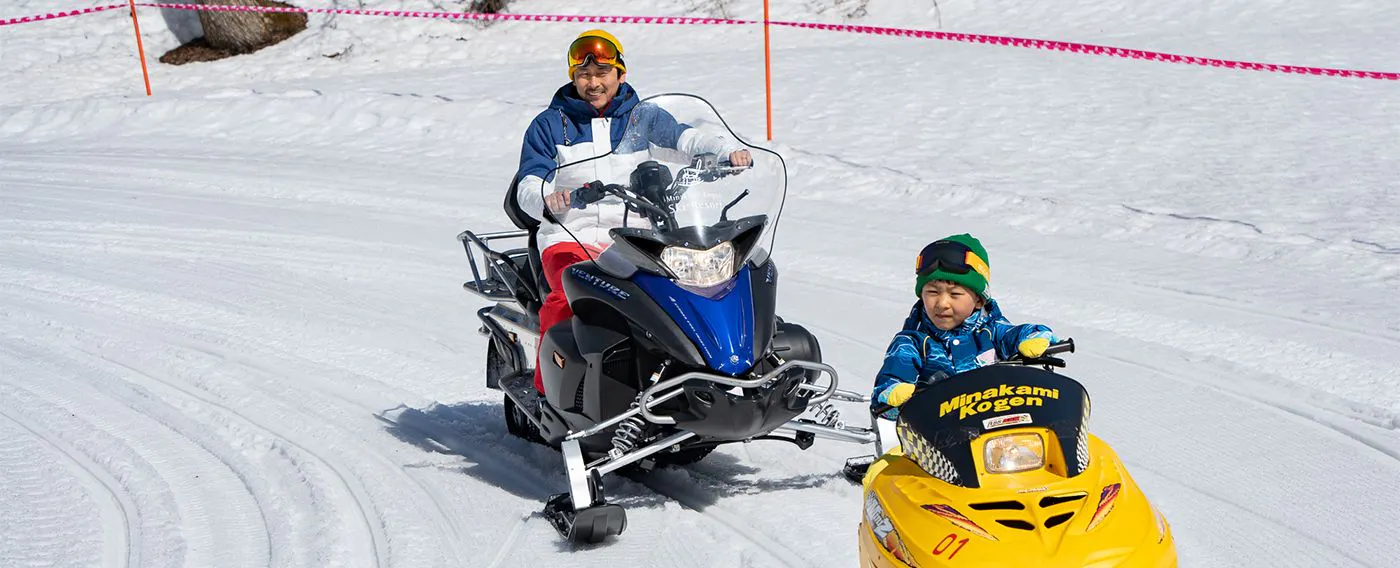 只要轉動把手就能輕鬆操作!大人小孩都能享受的雪地摩托車。年紀較小的孩子只要會騎腳踏車也沒問題!