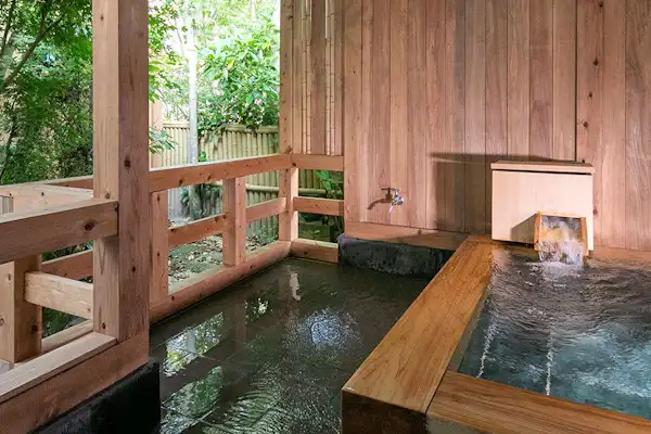 บ่อน้ำพุร้อนกลางแจ้ง