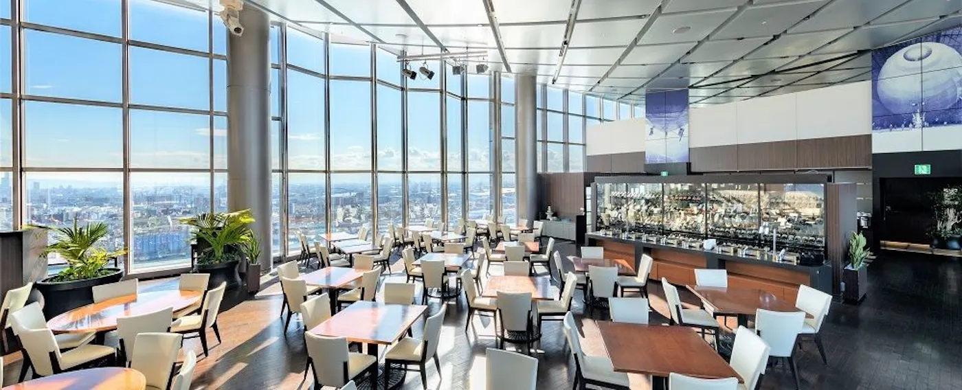 32nd-floor restaurant “Top of Universal”