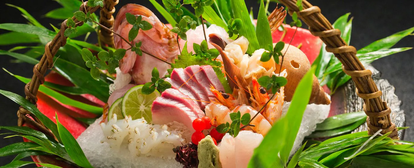 海のすぐそばのお食事処