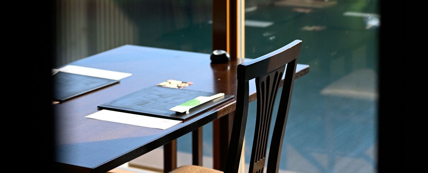 海のすぐそばのお食事処