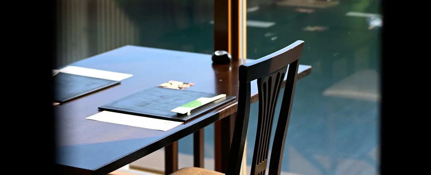 海のすぐそばのお食事処