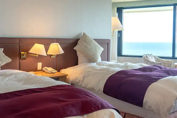 Suite Room: Pemandangan laut sepenuhnya di depan mata! Nikmati keindahan ini secara eksklusif.