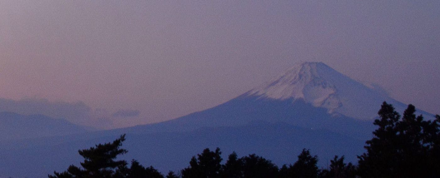 標高900mに位置する天空のリゾートホテルからは富士山を眺めることができます。