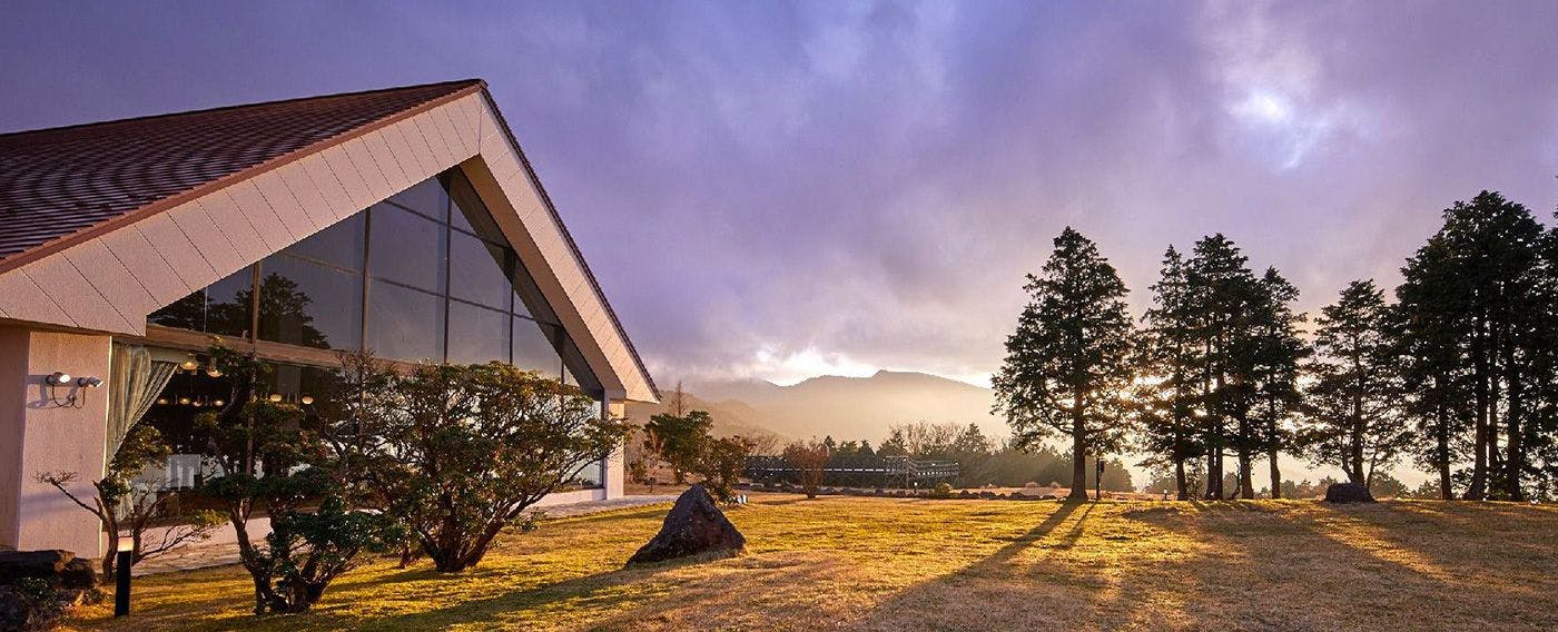 360度の眺望と日本屈指の規模を誇るリゾートホテル