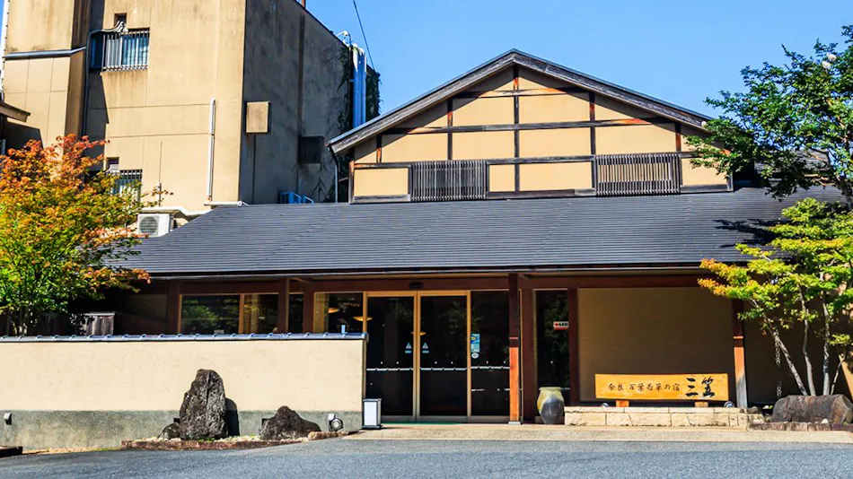 Nara Manyo Wakakusa no Yado Mikasa