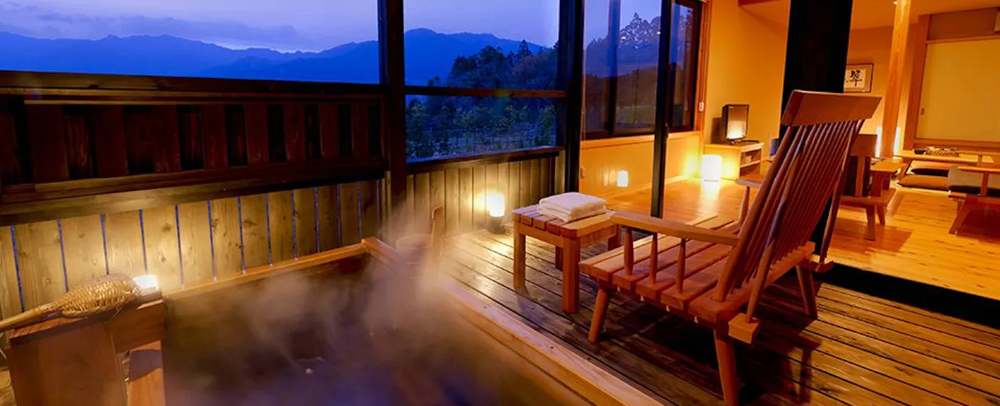 อ่างอาบน้ำกึ่งกลางแจ้ง