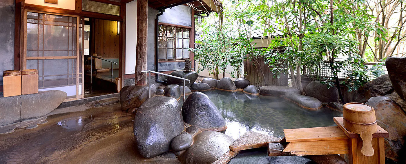 น้ำพุร้อนและอ่างอาบน้ำ