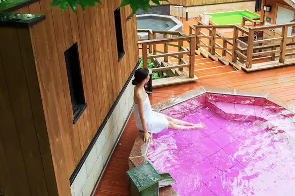 ภาพบ่อน้ำพุร้อนกลางแจ้ง