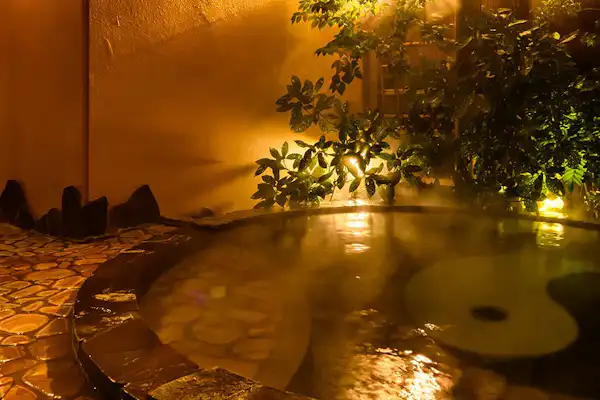 ออนเซ็นกลางแจ้ง