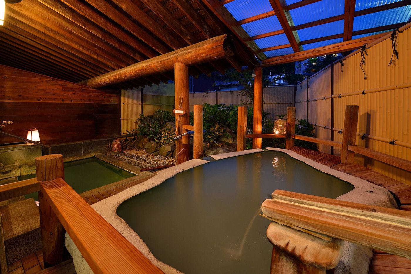 【露天風呂】18tの蔵王・目透き石をくり抜いた大迫力のお風呂