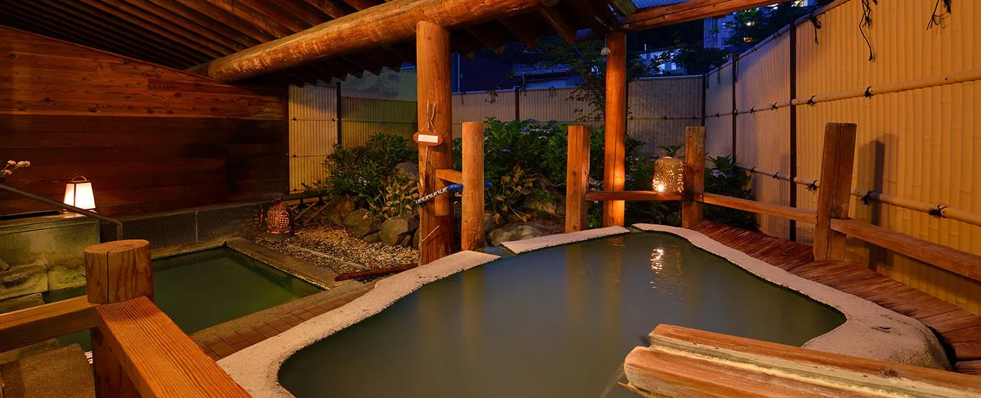 【露天風呂】18tの蔵王・目透き石をくり抜いた大迫力のお風呂