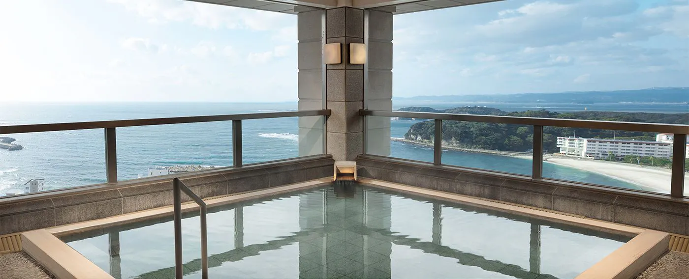 น้ำพุร้อน ห้องอาบน้ำขนาดใหญ่กลางแจ้ง