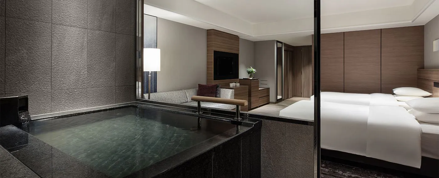 ห้องพรีเมียมเตียงคู่พร้อมอ่างอาบน้ำวิวน้ำพุร้อน.