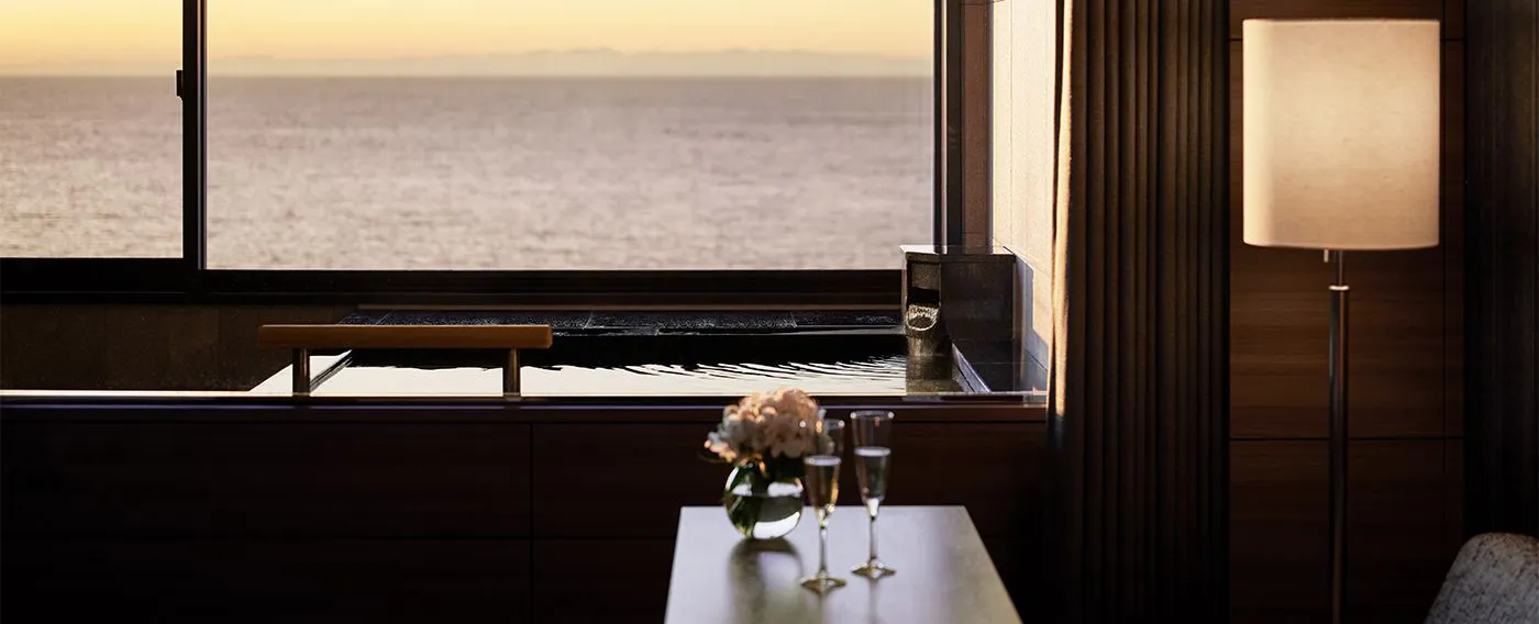 ห้องพรีเมียมพร้อมอ่างอาบน้ำวิวน้ำพุร้อน