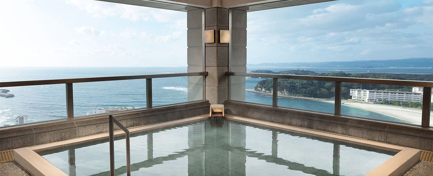 น้ำพุร้อน ห้องอาบน้ำขนาดใหญ่กลางแจ้ง