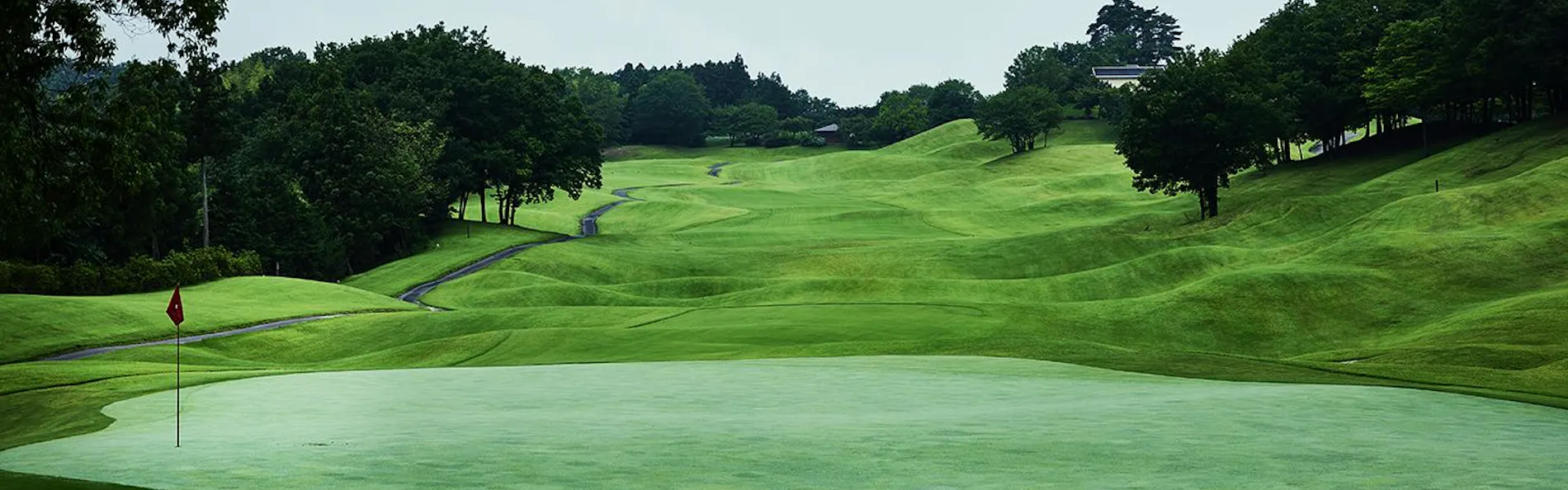 THE CLUB golf village