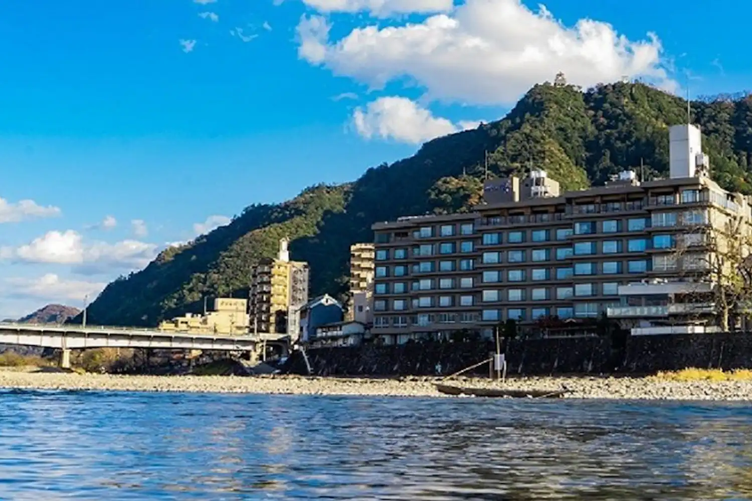 Tampilan luar Mata air panas