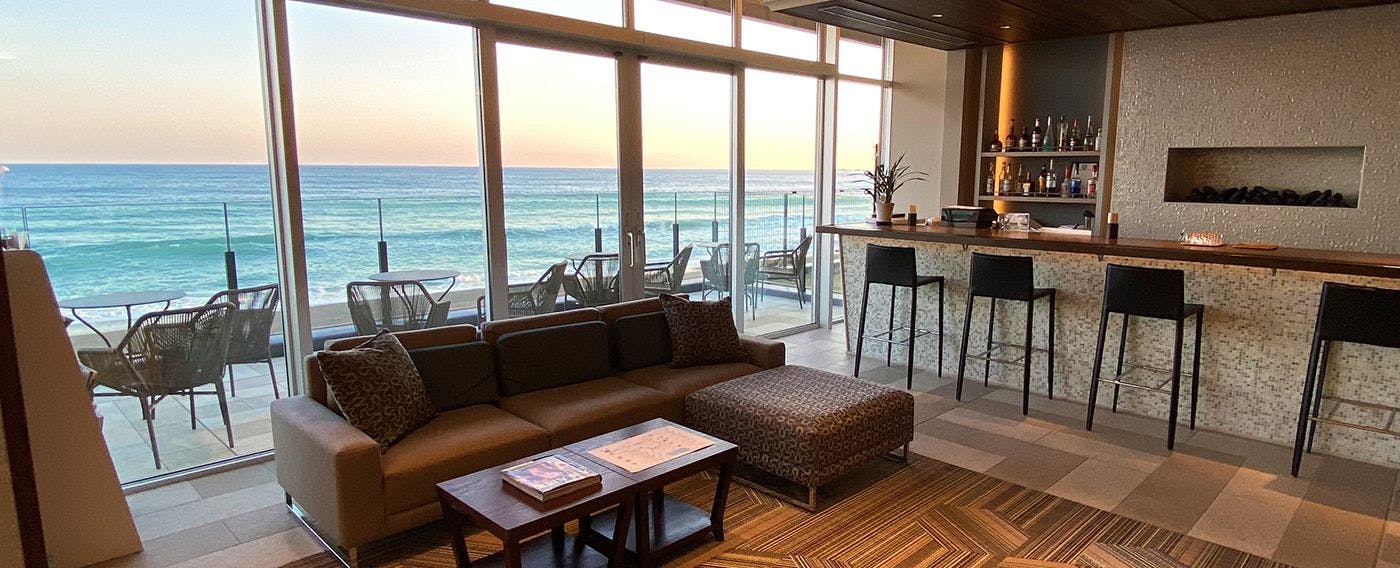 여유로운 시간 속에서 하늘과 수평선의 경계를 찾다.