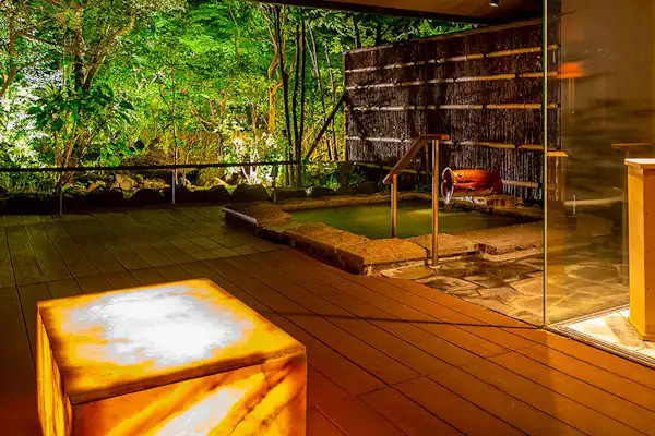 บ่อน้ำพุร้อนกลางแจ้ง