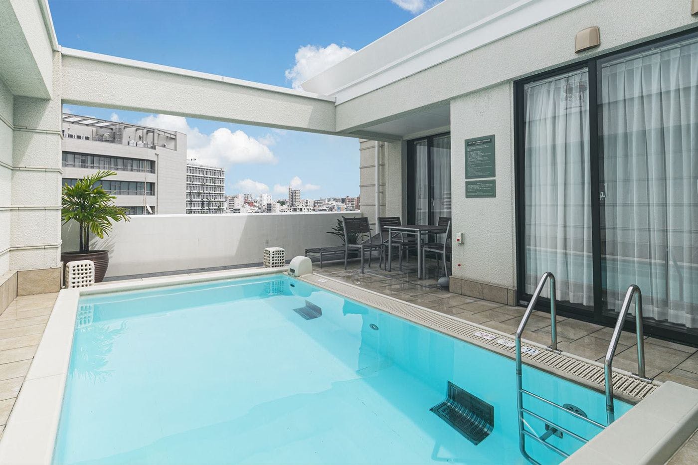 Okinawa Kariyushi Resort EXES Naha (EXES Naha)