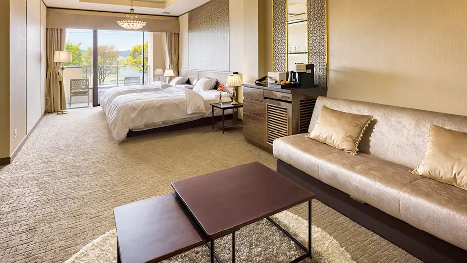 Lakeside Western-style Mansion Katakura Silk Hotel