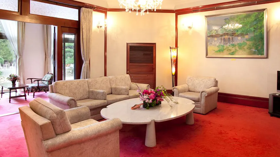 Lakeside Western-style Mansion Katakura Silk Hotel
