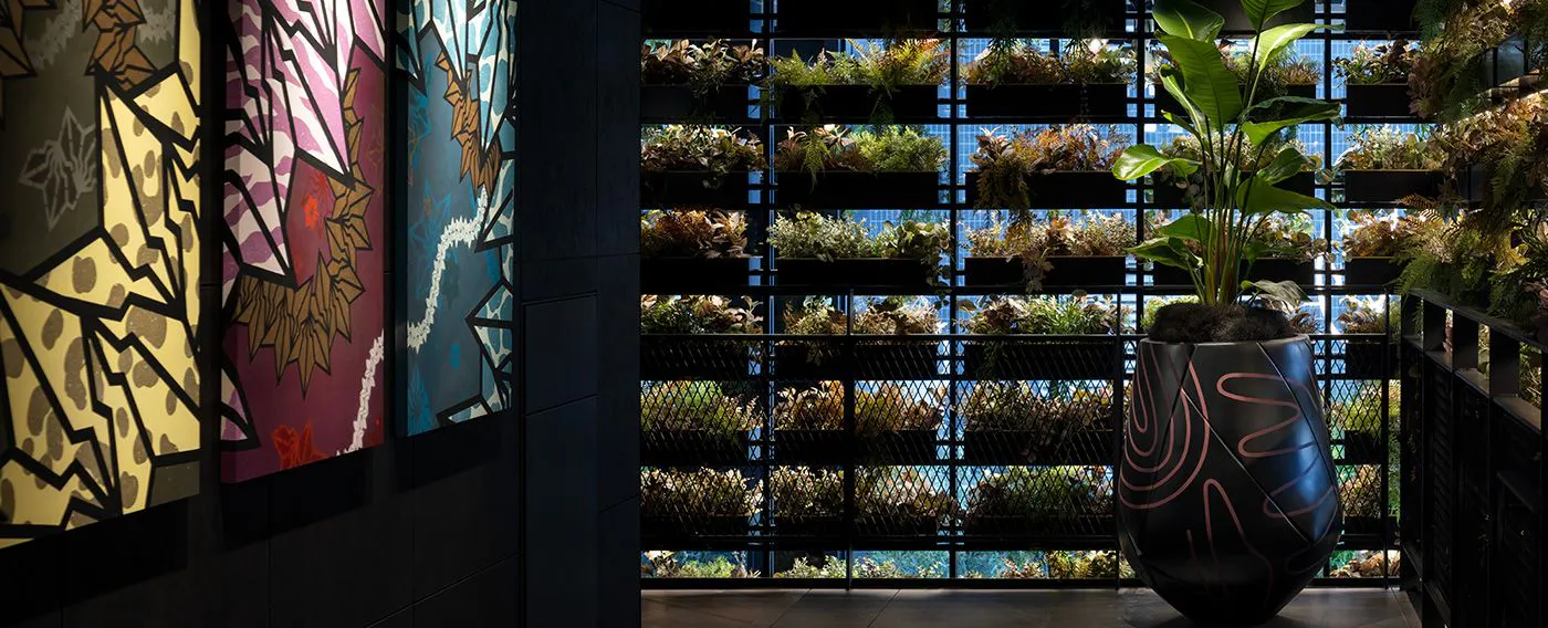 共用部|アーティストのアトリエを想起させるアート作品