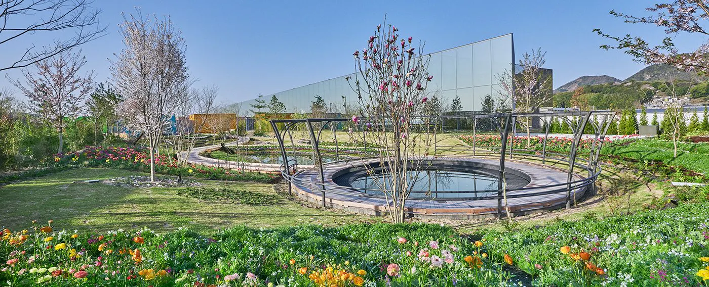 Shimoze Art Museum - Emile Gallé's Garden