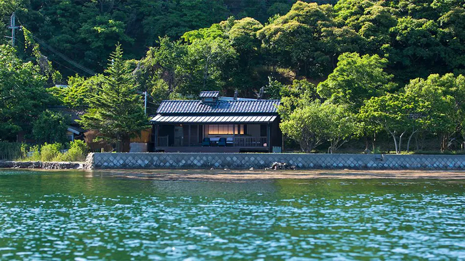 Calme by the Water