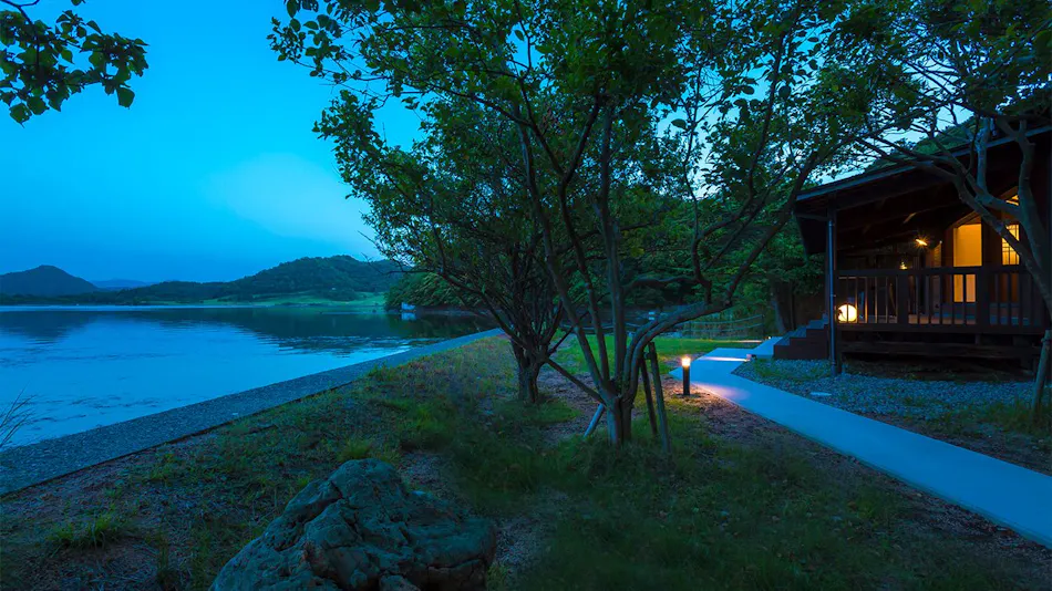 Calme by the Water