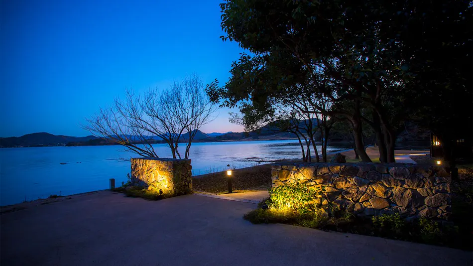 Calme by the Water