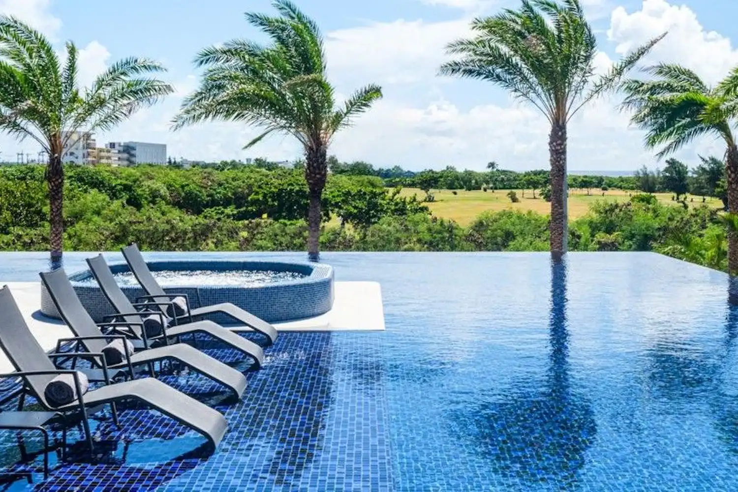 สระว่ายน้ำ