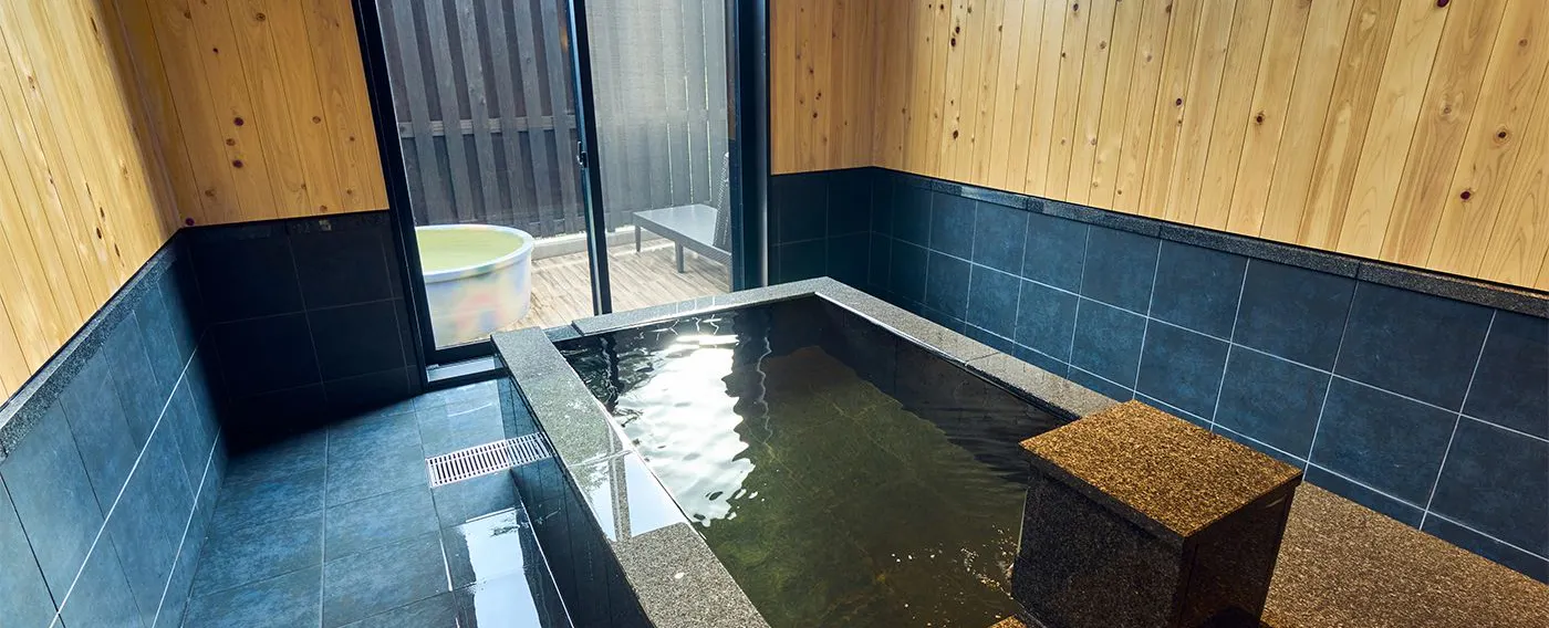 Kolam air panas terbuka