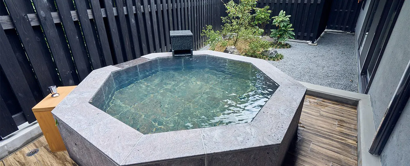 Kolam air panas terbuka