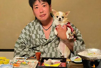 อาหารเย็นพร้อมสัตว์เลี้ยง