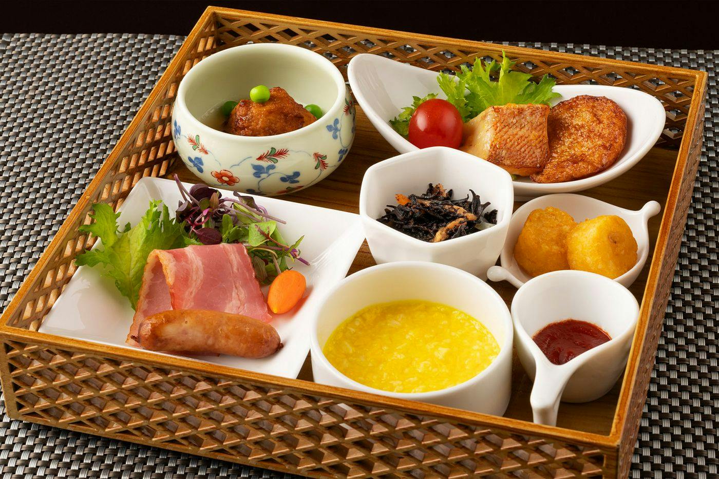 KKR Hotel Hakata (Federation of National Public Service Personnel Mutual Aid Associations Fukuoka Mutual Aid Hall)