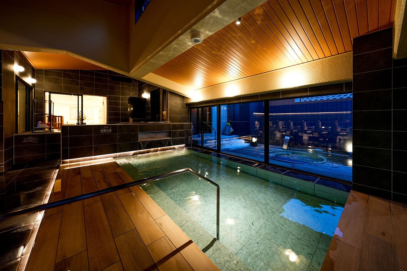 น้ำพุร้อนขนาดใหญ่