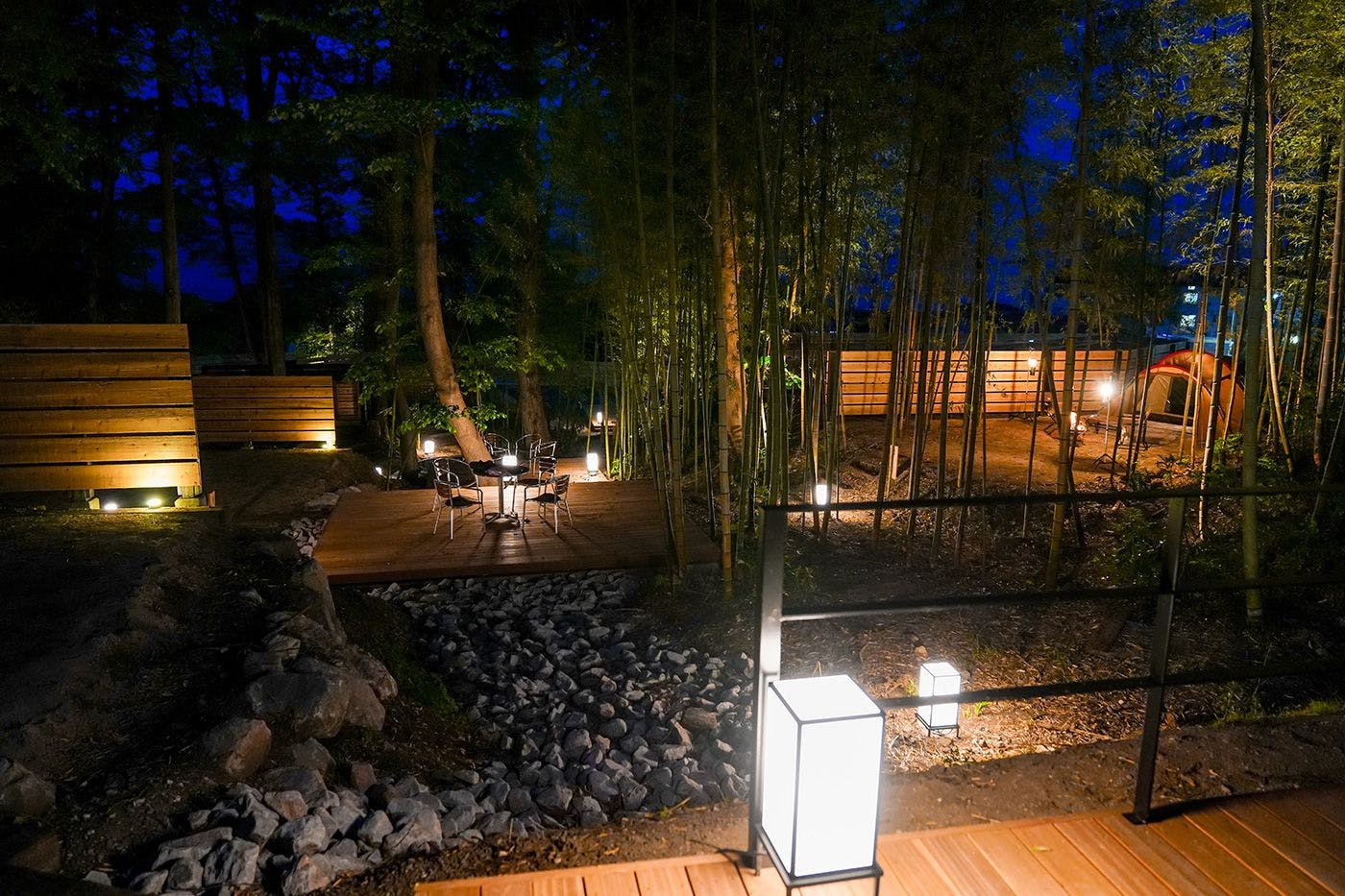 ภาพกลางคืนของการตั้งแคมป์