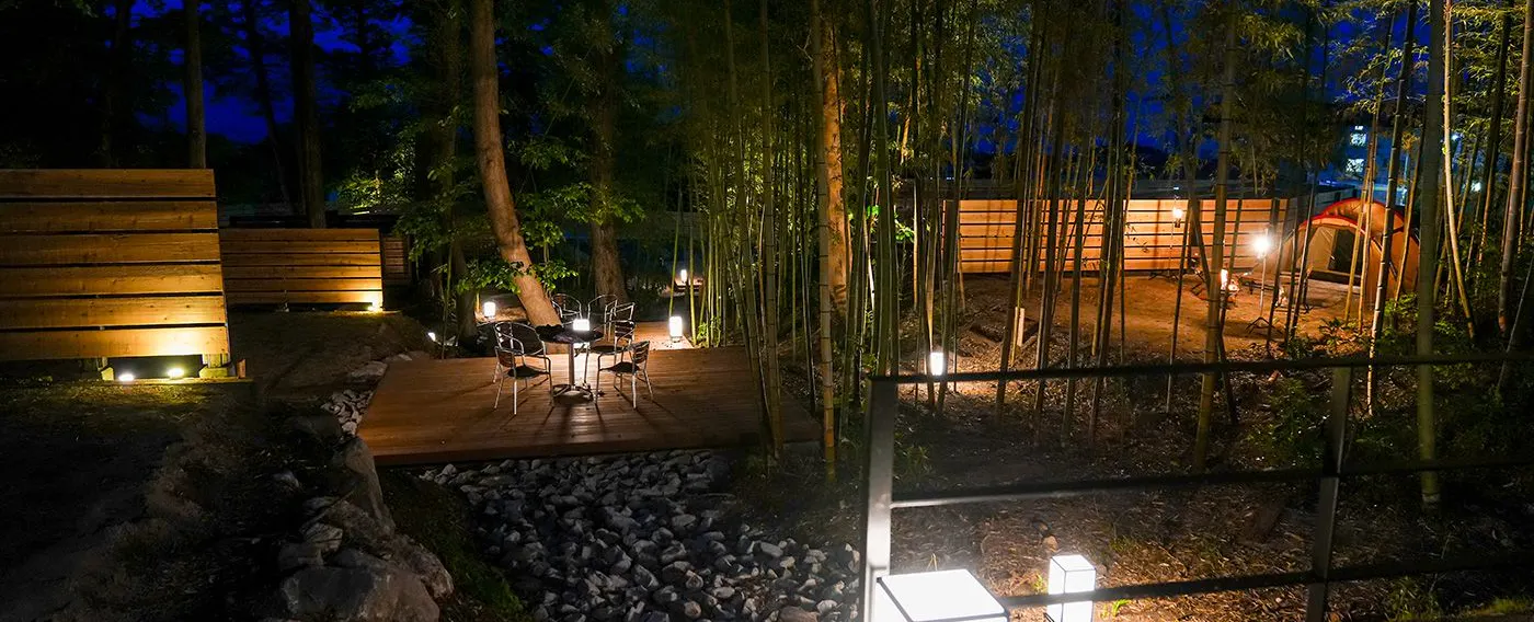 ภาพกลางคืนของการตั้งแคมป์