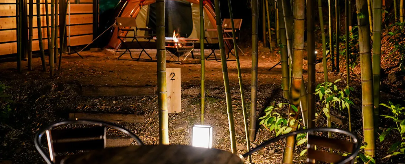 ภาพกลางคืนของการตั้งแคมป์